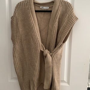 Tie sweater vest